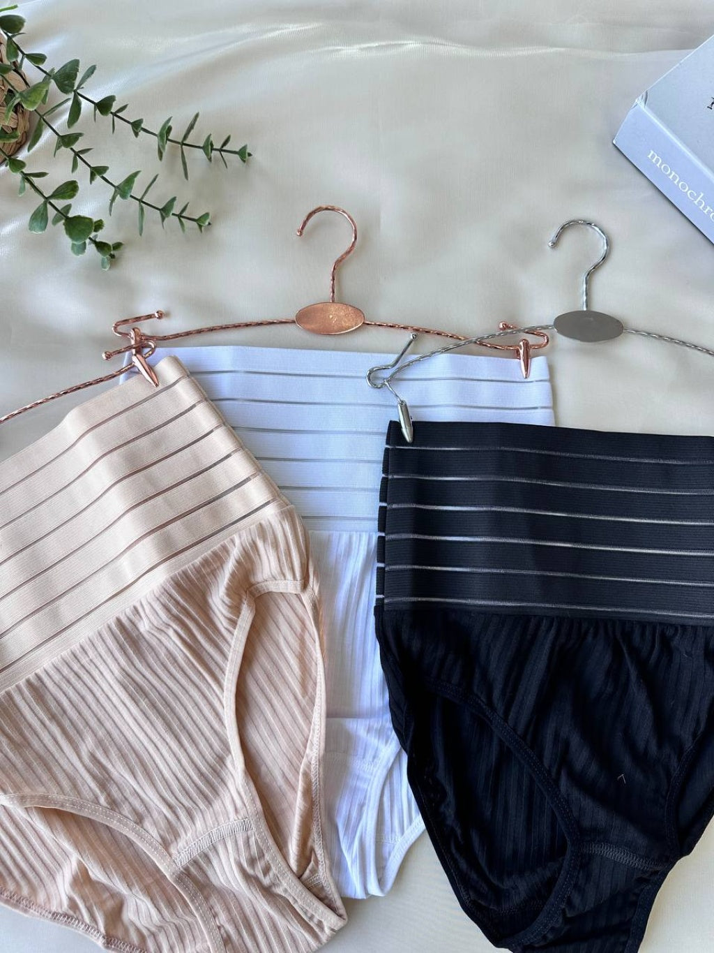 Kadın  Ten Rengi Korse Külot Takımı