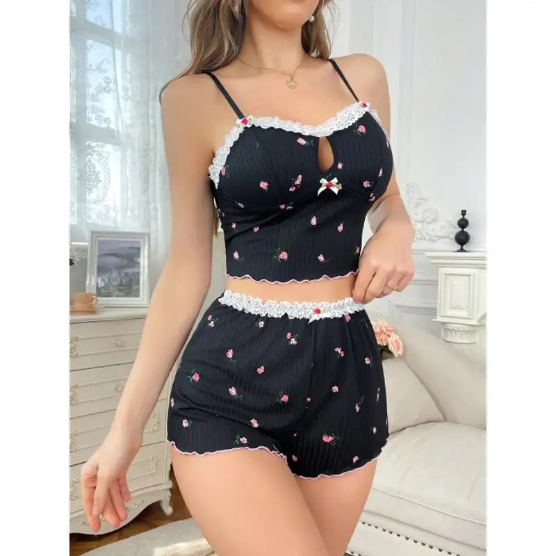 Yumuşak Kumaşlı Çiçekli Şortlu Dantelli Gecelik Takımı, Rahat ve Şık Ev Giyim,Kadın Pijama